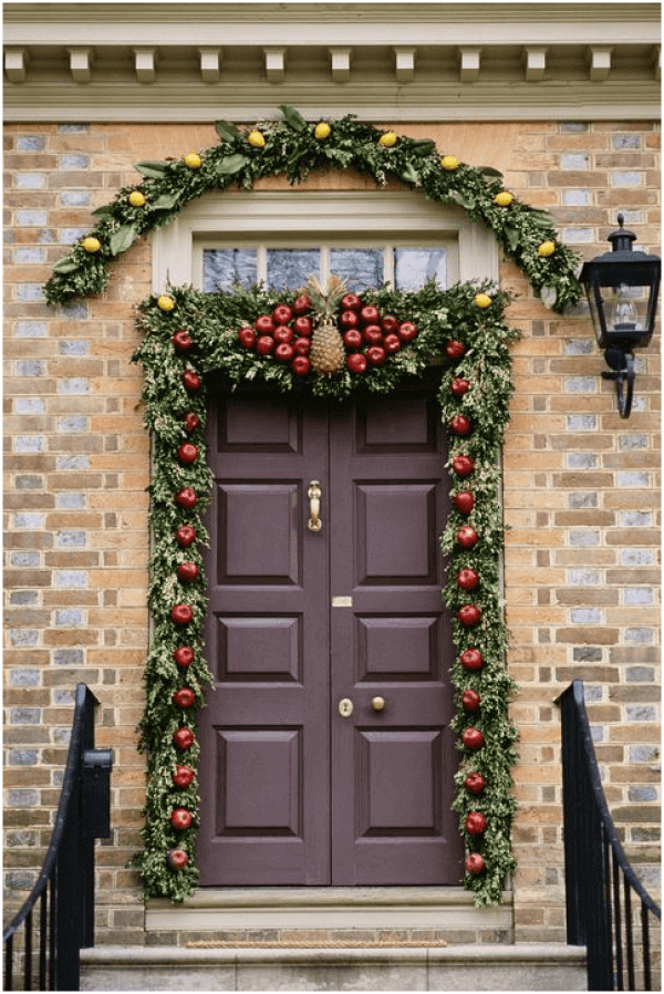 Read more about the article Идеи за коледна украса на входната врата